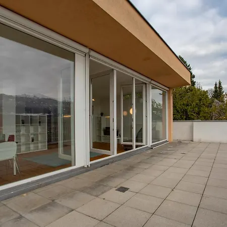 Hilltop I Free Parking Апартаменти