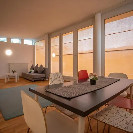 Hilltop I Free Parking Apartment