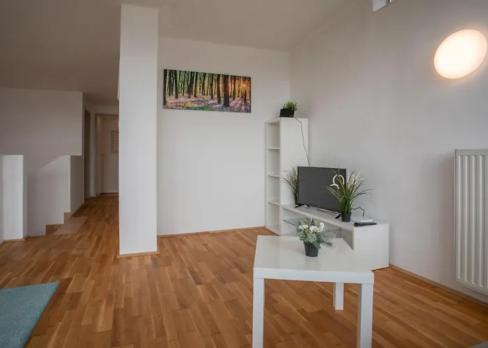 Апартаменти Hilltop I Free Parking *