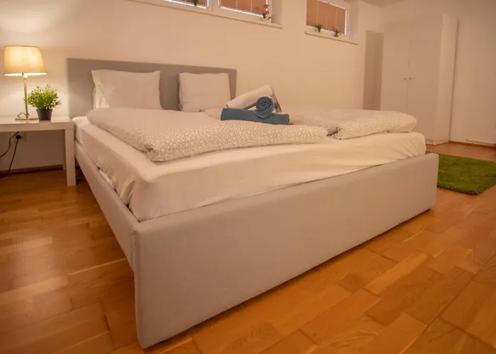 Hilltop I Free Parking Апартаменти